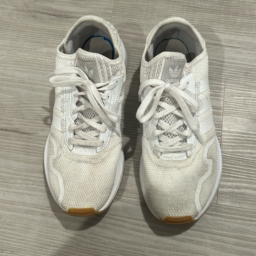 Adidas men’s sneaker size 8.5